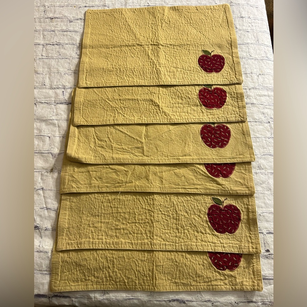 COTTAGECORE COUNTRY CHIC 100% COTTON INDIA SET OF (6) APPLE ON EACH PLACEMATS